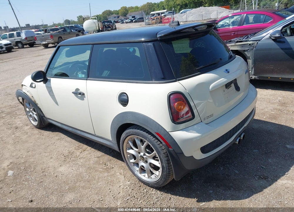 2008 MINI COOPER S VIN: WMWMF73558TT90634