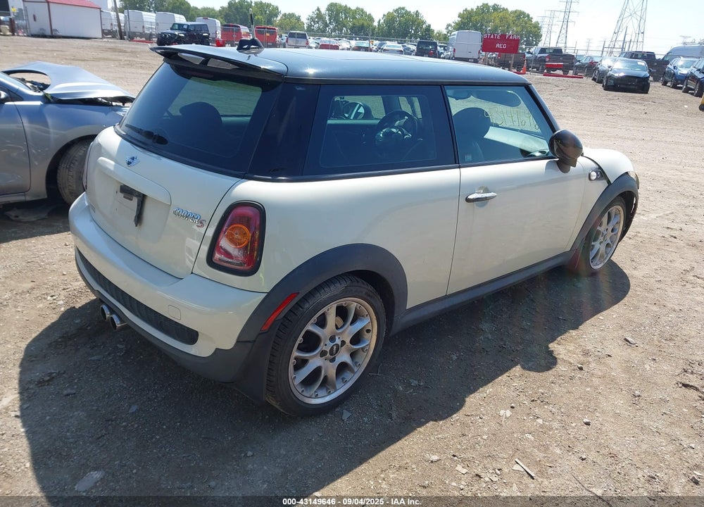 2008 MINI COOPER S VIN: WMWMF73558TT90634