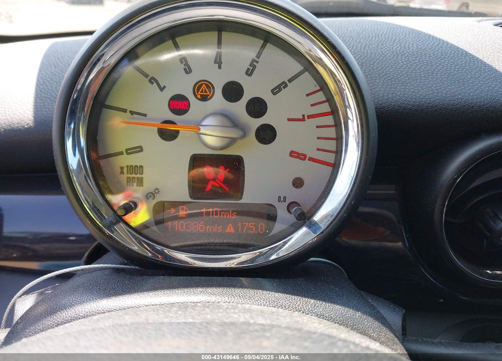 2008 MINI COOPER S VIN: WMWMF73558TT90634