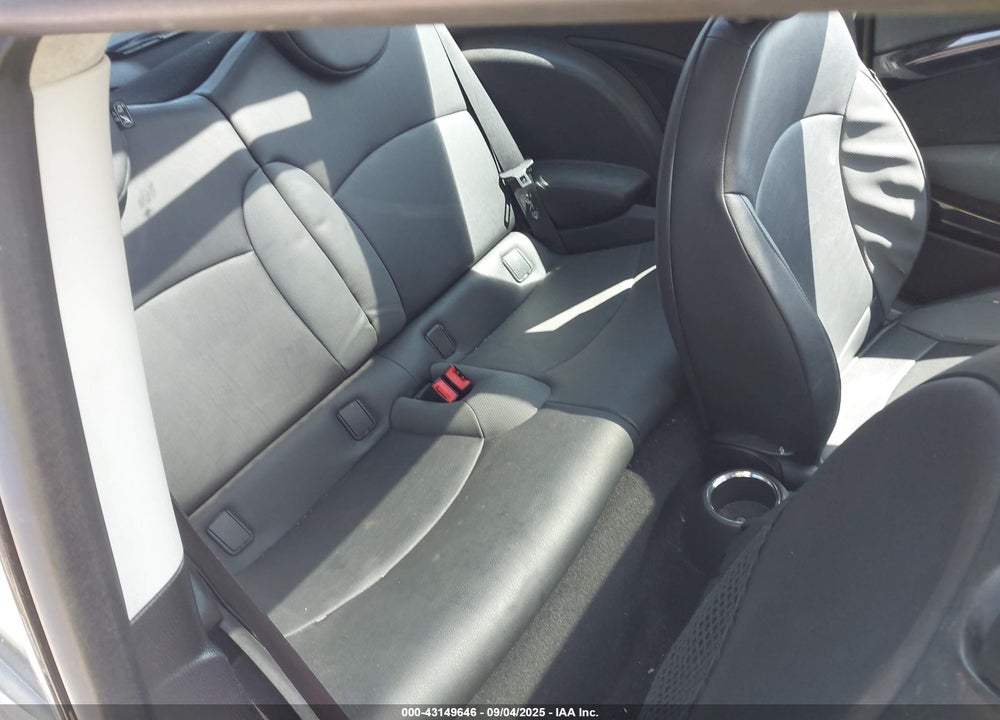 2008 MINI COOPER S VIN: WMWMF73558TT90634
