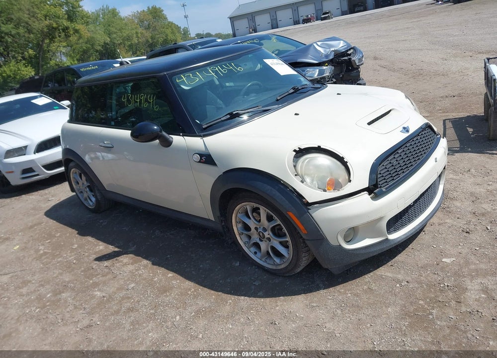 2008 MINI COOPER S VIN: WMWMF73558TT90634