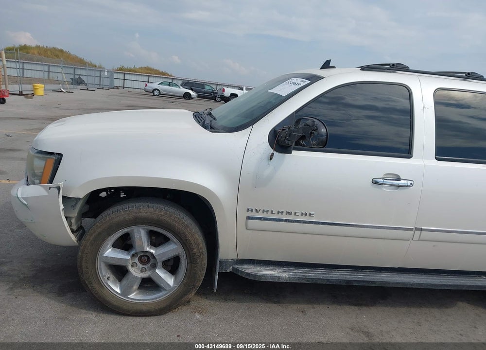 2011 CHEVROLET AVALANCHE 1500 LTZ VIN: 3GNTKGE3XBG330138