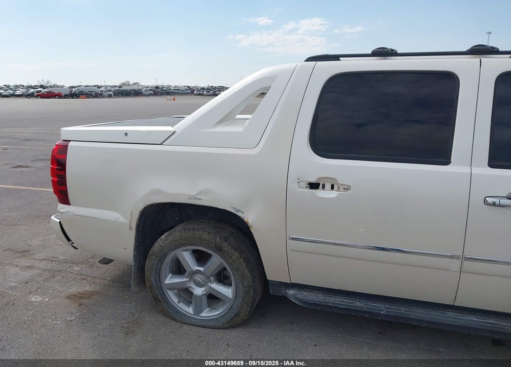2011 CHEVROLET AVALANCHE 1500 LTZ VIN: 3GNTKGE3XBG330138