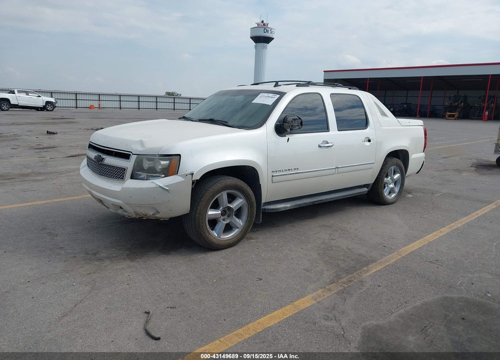 2011 CHEVROLET AVALANCHE 1500 LTZ VIN: 3GNTKGE3XBG330138