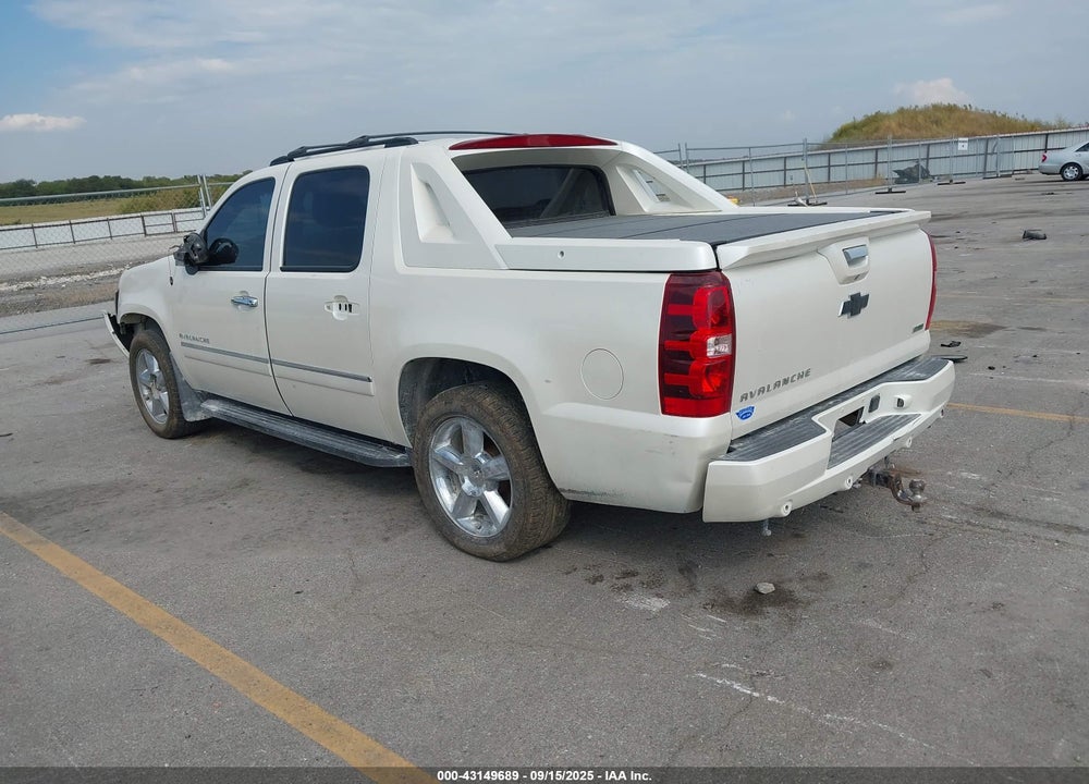 2011 CHEVROLET AVALANCHE 1500 LTZ VIN: 3GNTKGE3XBG330138