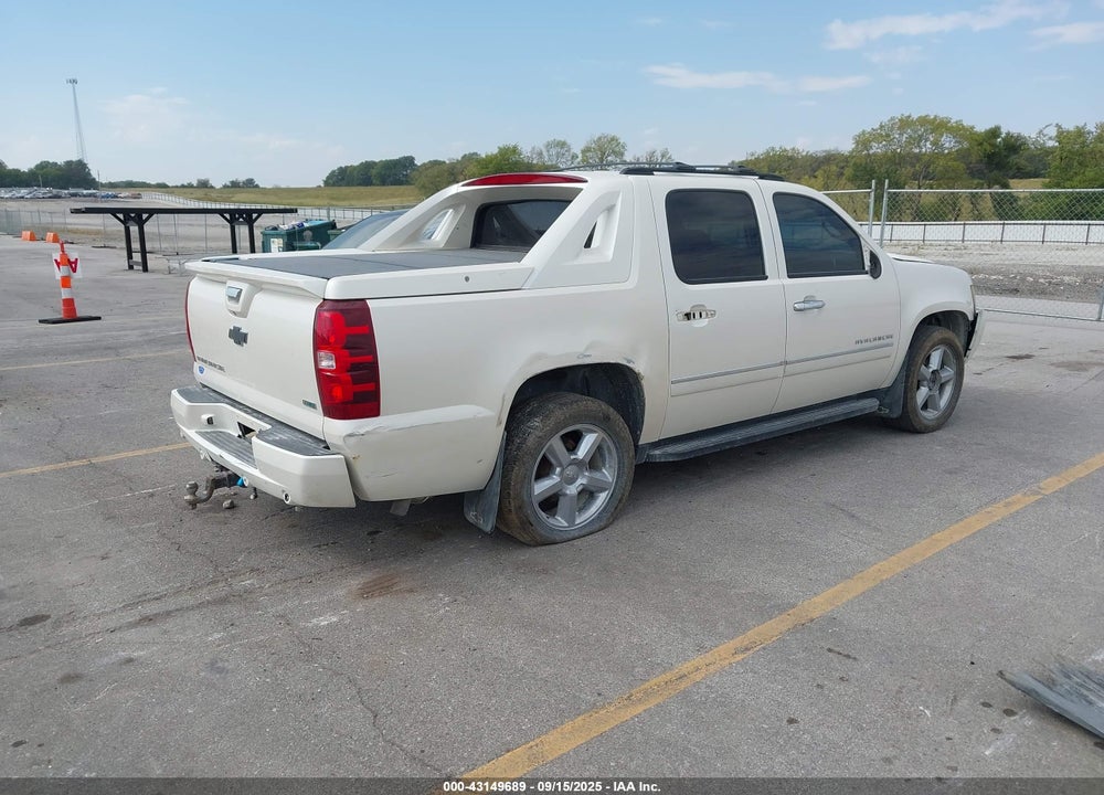 2011 CHEVROLET AVALANCHE 1500 LTZ VIN: 3GNTKGE3XBG330138
