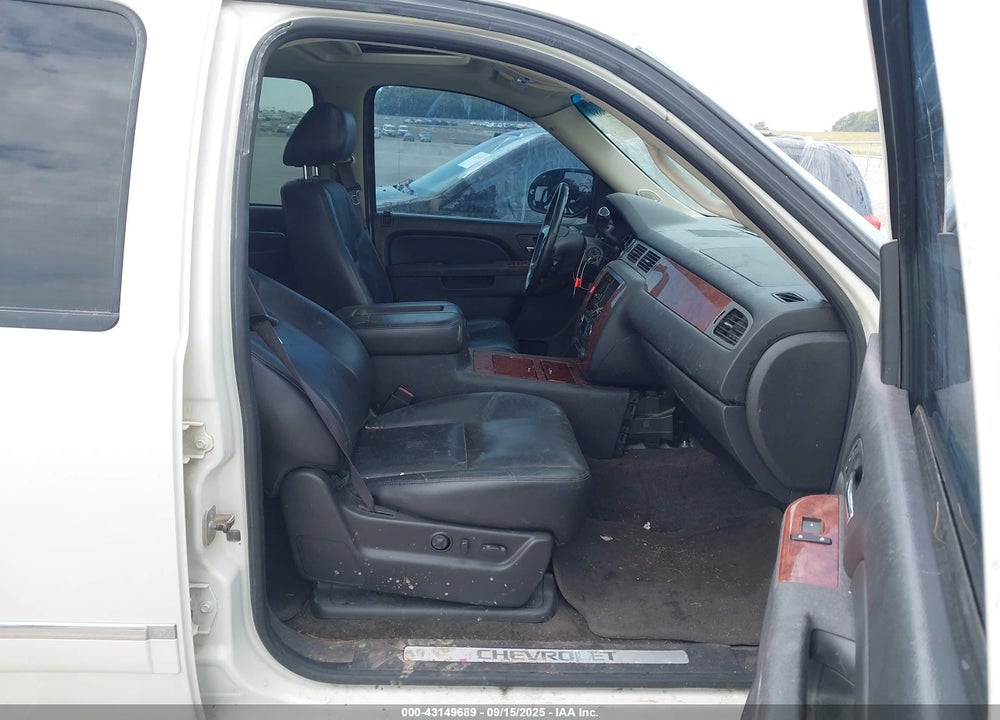 2011 CHEVROLET AVALANCHE 1500 LTZ VIN: 3GNTKGE3XBG330138