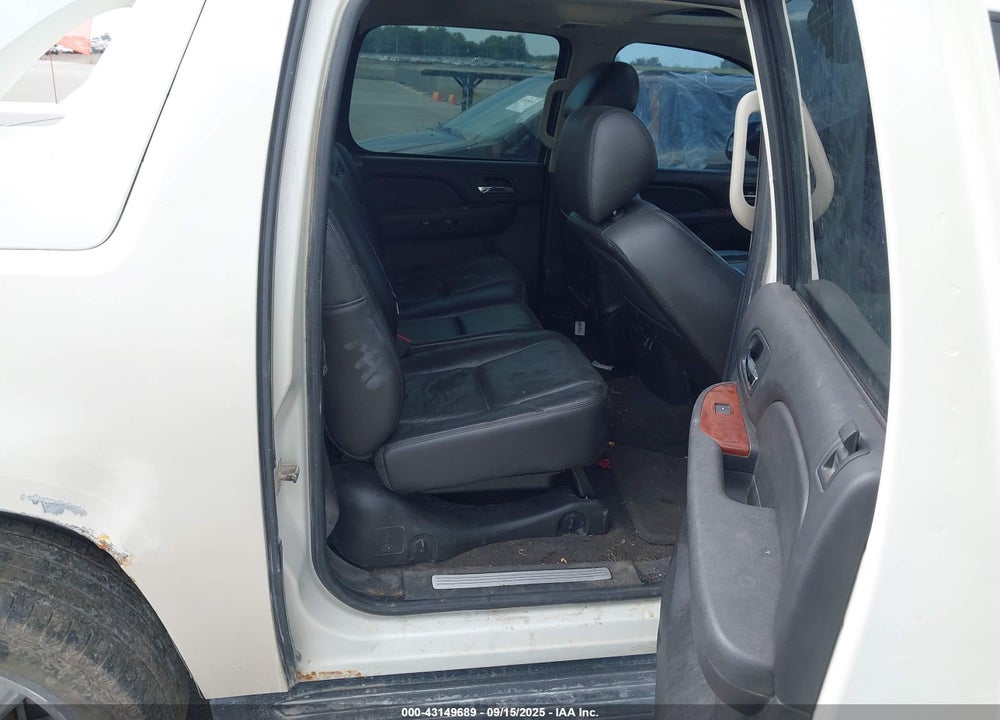 2011 CHEVROLET AVALANCHE 1500 LTZ VIN: 3GNTKGE3XBG330138