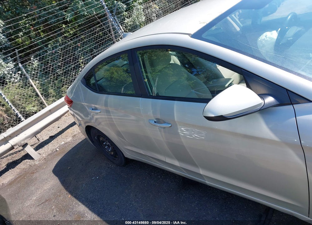 2017 HYUNDAI ELANTRA SE VIN: 5NPD74LF8HH171095