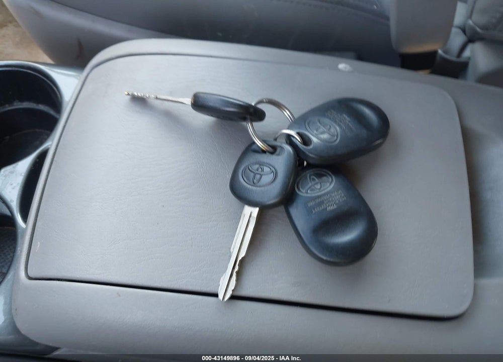 2008 TOYOTA SIENNA XLE VIN: 5TDZK22C48S175400