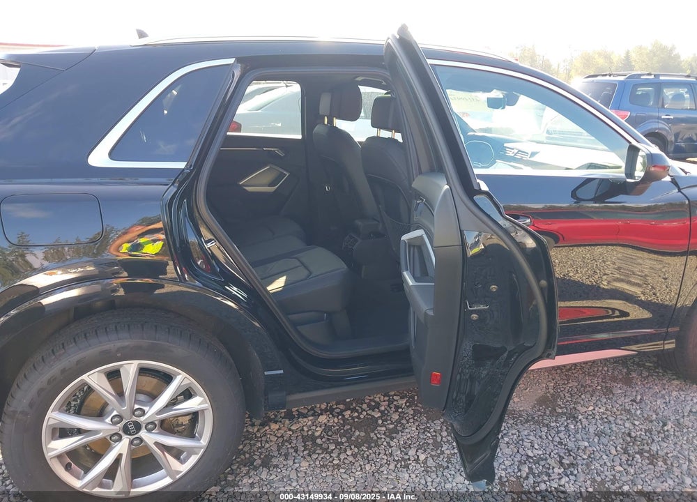 2024 AUDI Q3 VIN: WA1DECF30R1104057