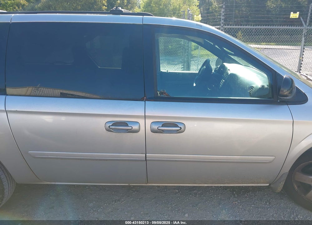 2005 DODGE GRAND CARAVAN SXT VIN: 2D4GP44L25R132392