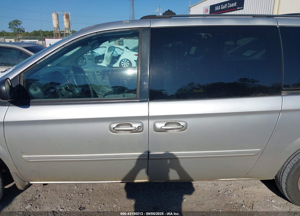 2005 DODGE GRAND CARAVAN SXT VIN: 2D4GP44L25R132392