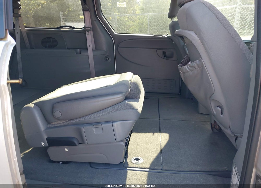 2005 DODGE GRAND CARAVAN SXT VIN: 2D4GP44L25R132392