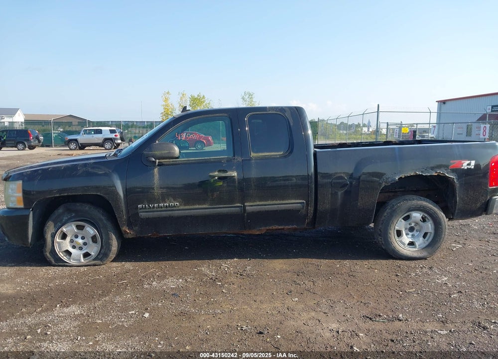 2011 CHEVROLET SILVERADO 1500 VIN: 1GCRKSE34BZ402912