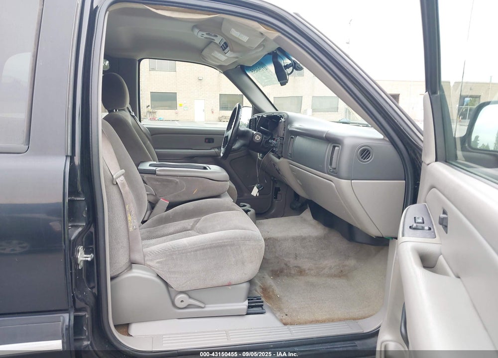 2006 CHEVROLET TAHOE LS VIN: 1GNEC13V16R135526