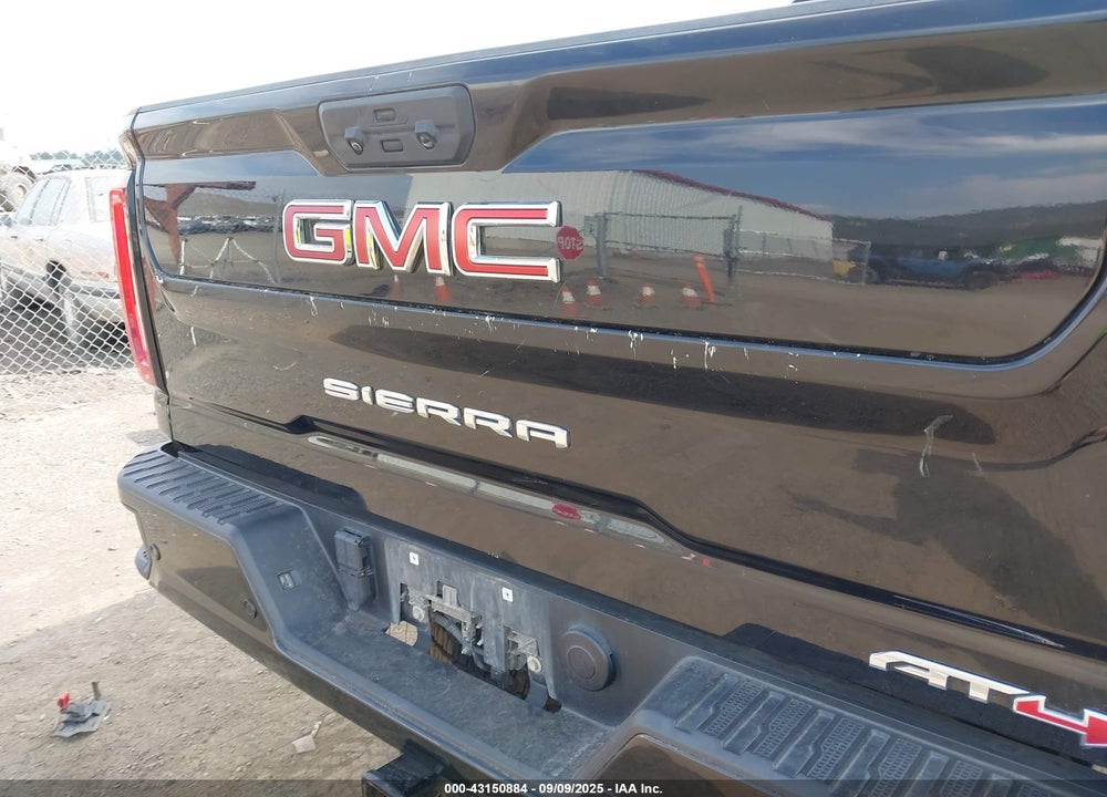2022 GMC SIERRA 2500HD 4WD  LONG BED AT4/4WD  STANDARD BED AT4 VIN: 1GT49PEY5NF151824