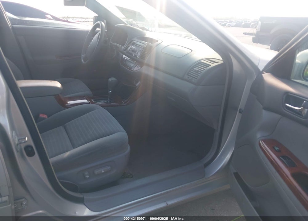 2005 TOYOTA CAMRY XLE VIN: 4T1BE32K25U505317