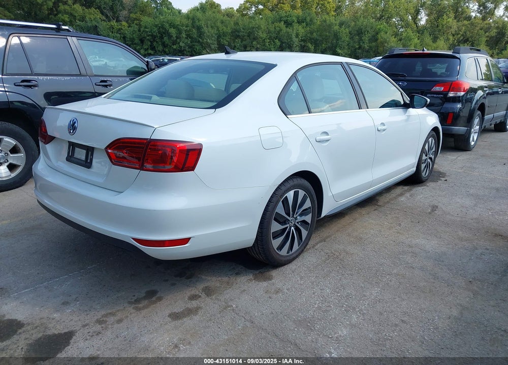 2014 VOLKSWAGEN JETTA HYBRID SEL PREMIUM VIN: 3VW637AJ3EM291550