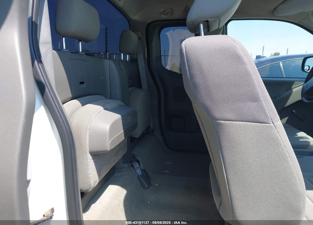 2015 NISSAN FRONTIER VIN: 1N6BD0CT1FN734352