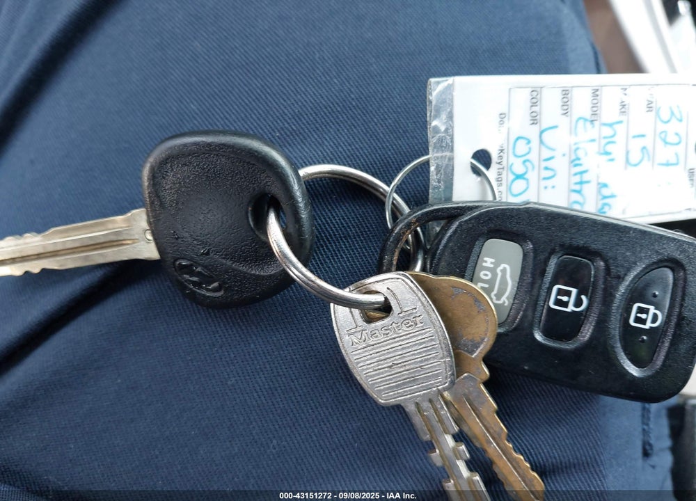 2015 HYUNDAI ELANTRA VIN: 5NPDH4AE9FH620501
