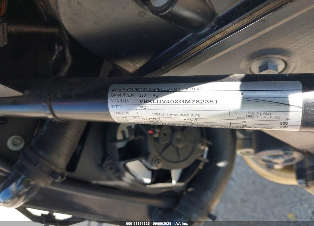 2016 KTM 690 DUKE VIN: VBKLDV40XGM782351