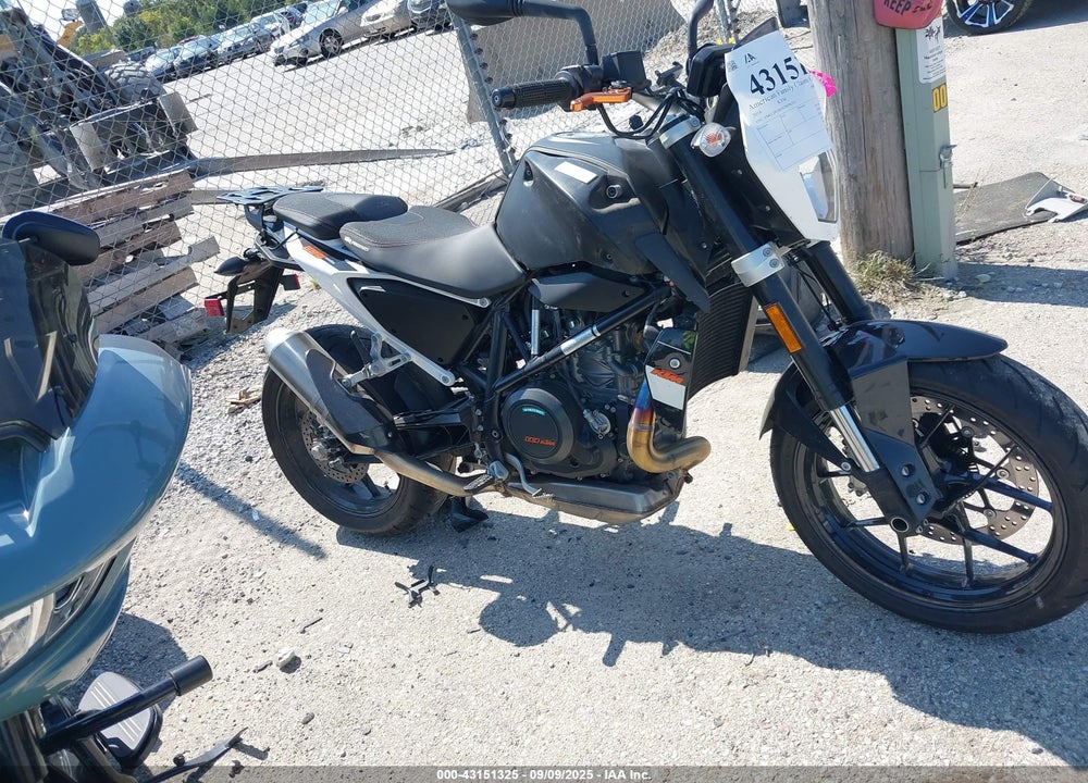 2016 KTM 690 DUKE VIN: VBKLDV40XGM782351