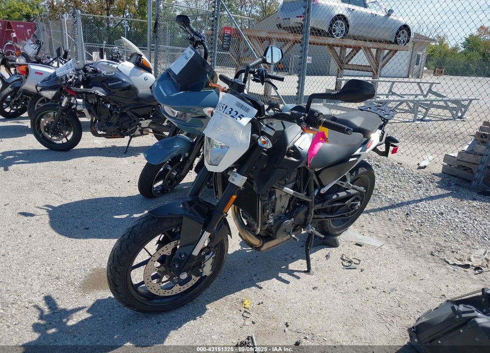 2016 KTM 690 DUKE VIN: VBKLDV40XGM782351