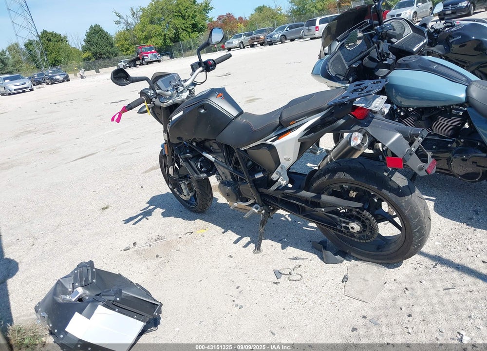 2016 KTM 690 DUKE VIN: VBKLDV40XGM782351