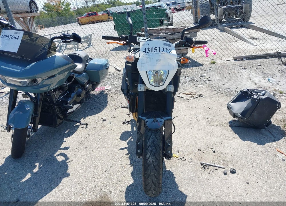 2016 KTM 690 DUKE VIN: VBKLDV40XGM782351