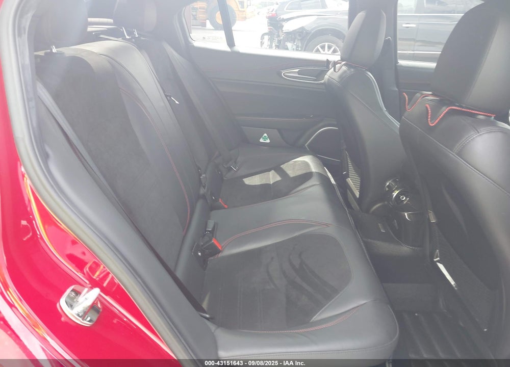 2017 ALFA ROMEO GIULIA VIN: ZARFAEAV3H7552809