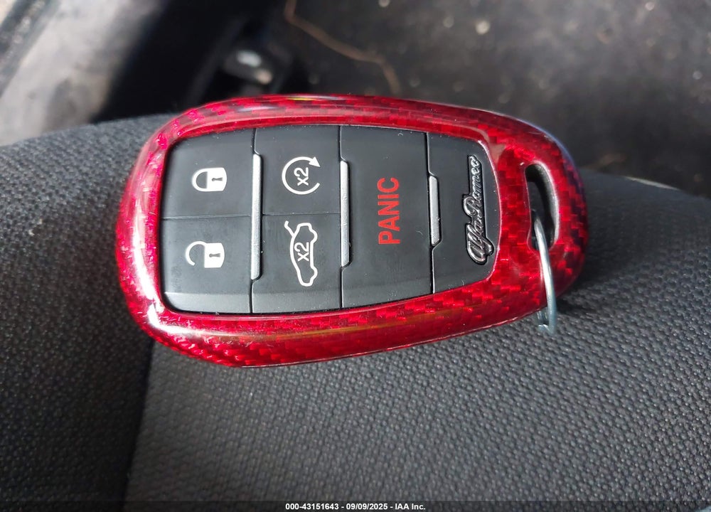 2017 ALFA ROMEO GIULIA VIN: ZARFAEAV3H7552809