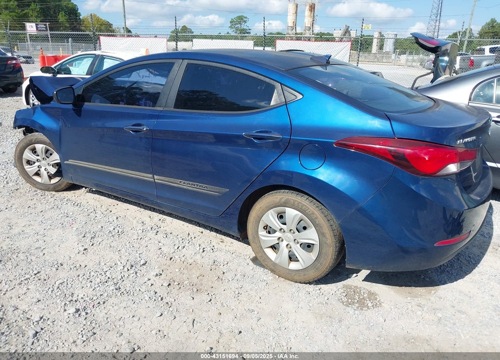 2016 HYUNDAI ELANTRA VIN: 5NPDH4AE7GH696039