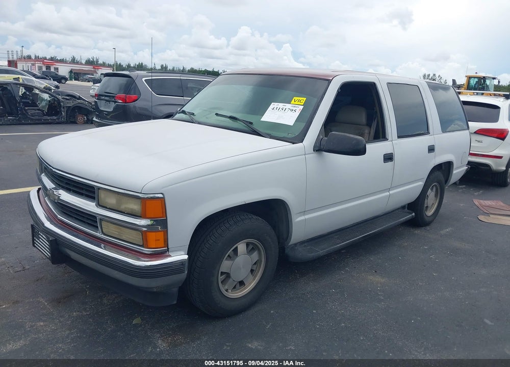 1999 CHEVROLET TAHOE LT VIN: 1GNEC13RXXJ303585