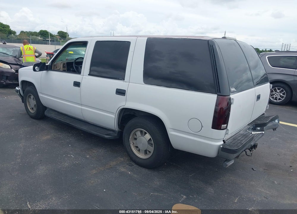1999 CHEVROLET TAHOE LT VIN: 1GNEC13RXXJ303585