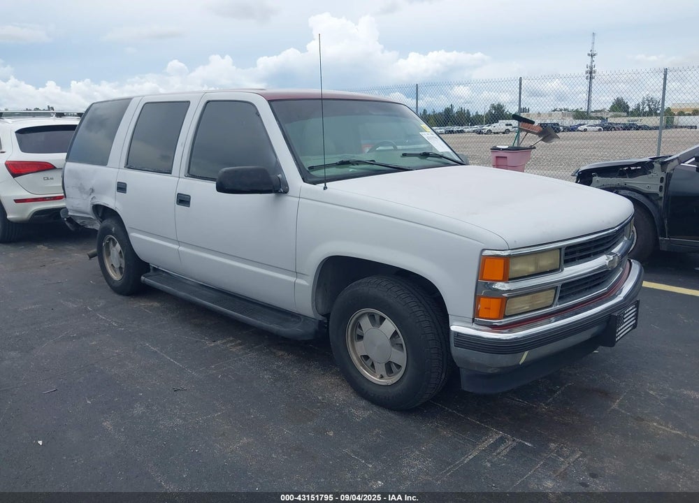 1999 CHEVROLET TAHOE LT VIN: 1GNEC13RXXJ303585
