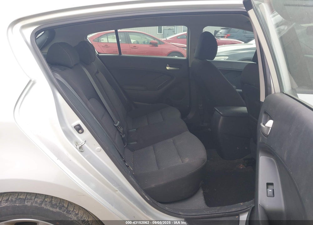 2017 KIA FORTE VIN: KNAFK5A81H5669587