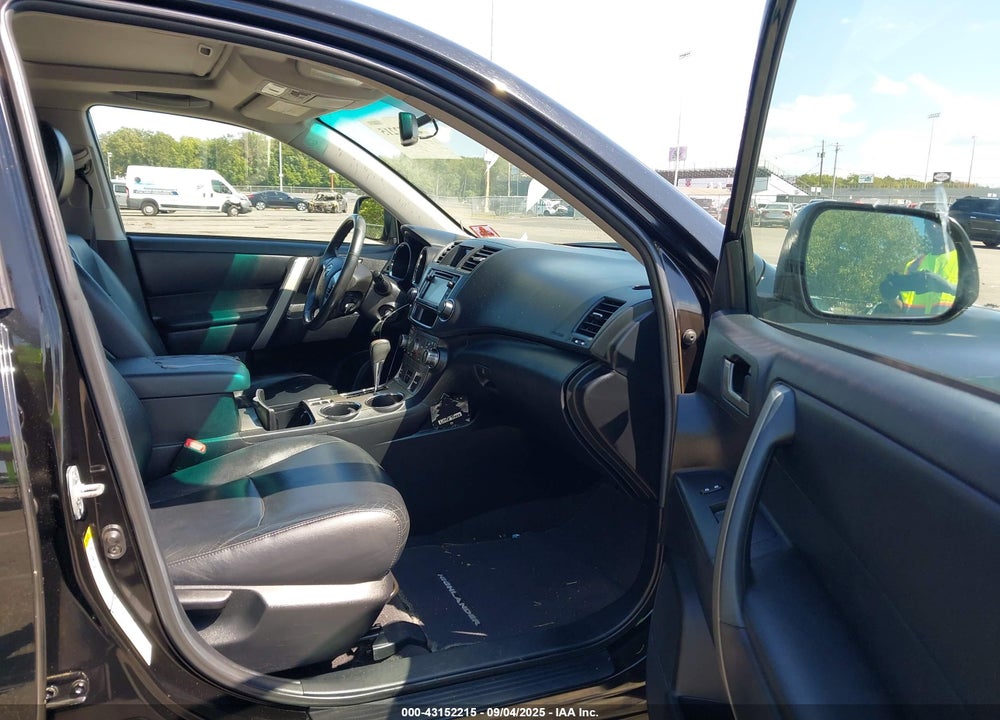 2013 TOYOTA HIGHLANDER SE V6 VIN: 5TDBK3EH8DS211713