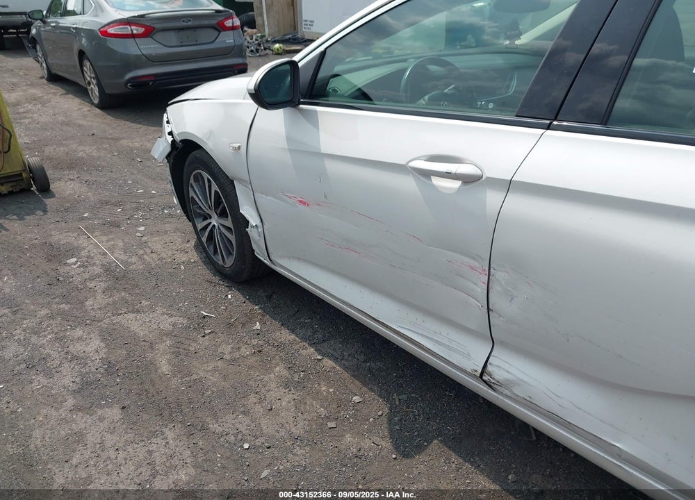 2019 BUICK REGAL SPORTBACK VIN: W04GR6SXXK1009684