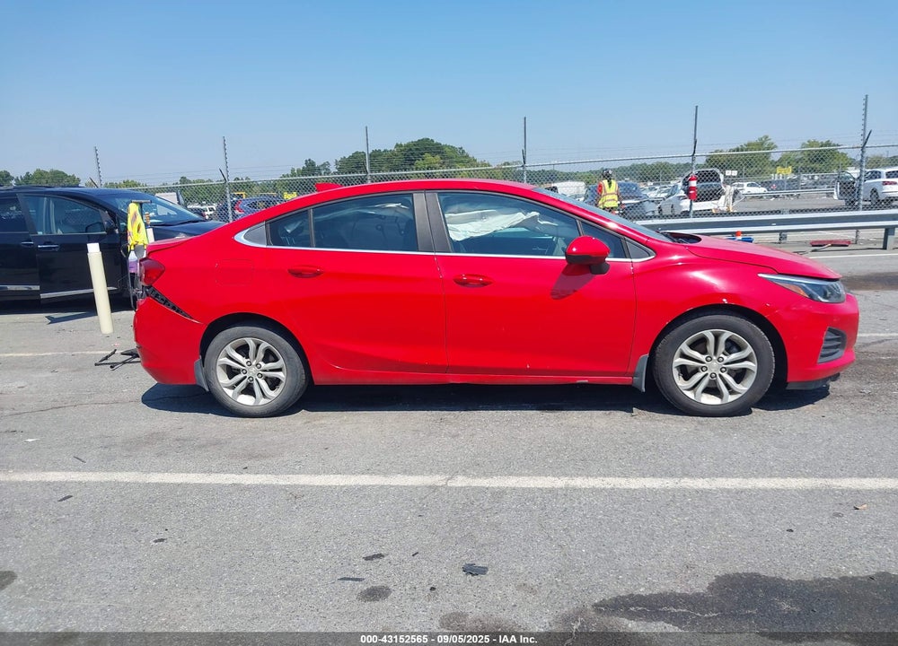 2019 CHEVROLET CRUZE LT VIN: 1G1BE5SM0K7105650