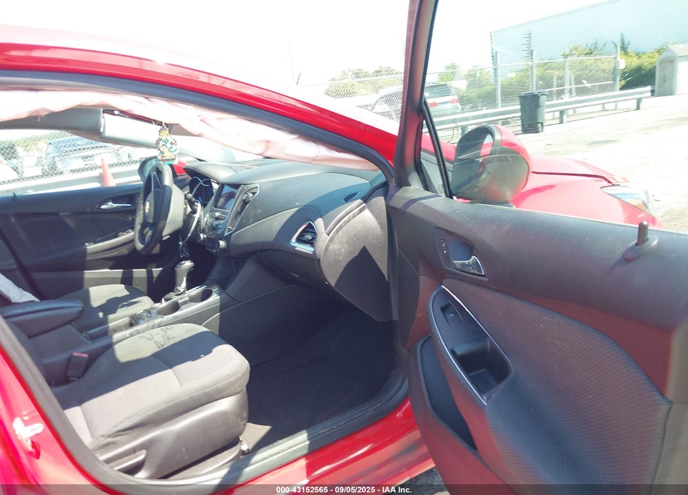 2019 CHEVROLET CRUZE LT VIN: 1G1BE5SM0K7105650