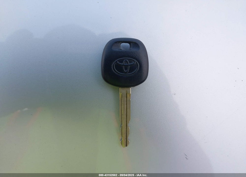 2007 TOYOTA MATRIX VIN: 2T1KR32E87C677239