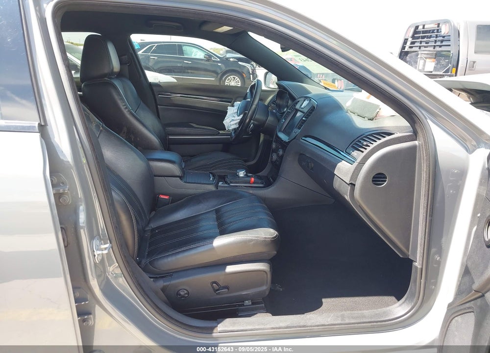 2019 CHRYSLER 300 VIN: 2C3CCABG9KH561398