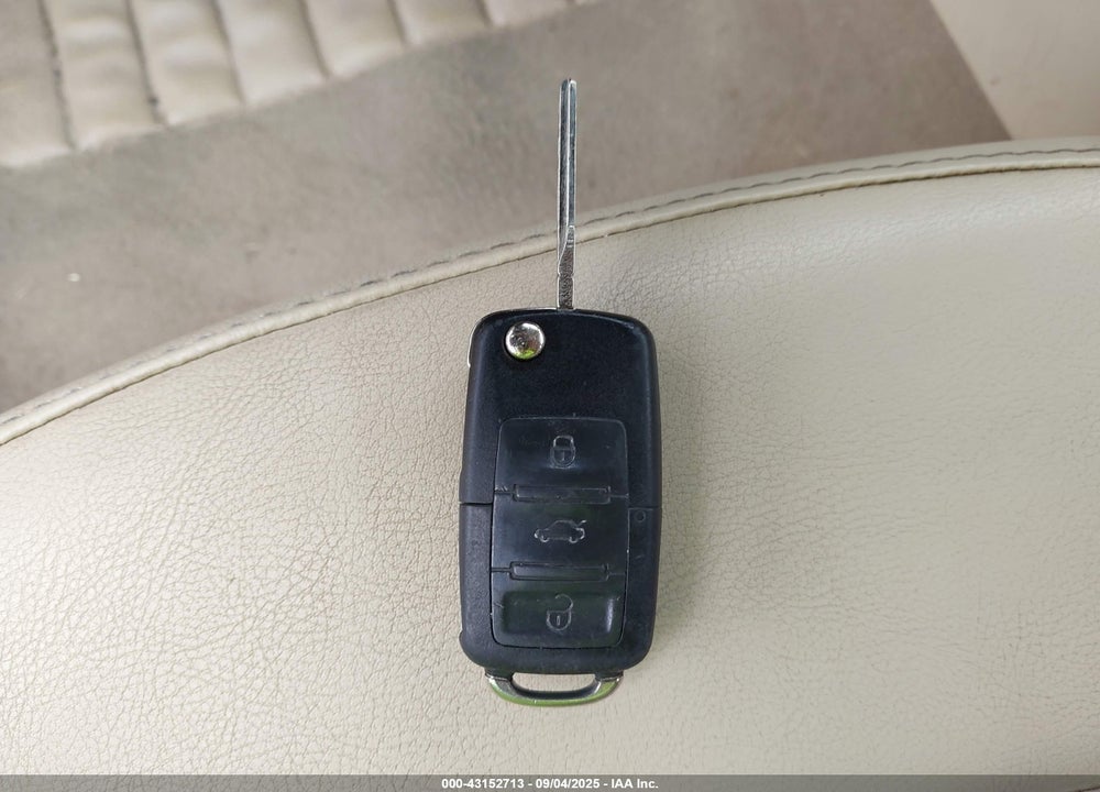 2008 VOLKSWAGEN NEW BEETLE S/SE VIN: 3VWRW31C98M526486