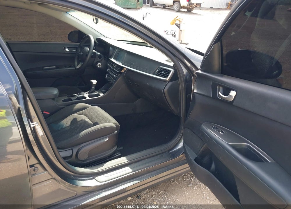 2020 KIA OPTIMA VIN: 5XXGT4L35LG412100