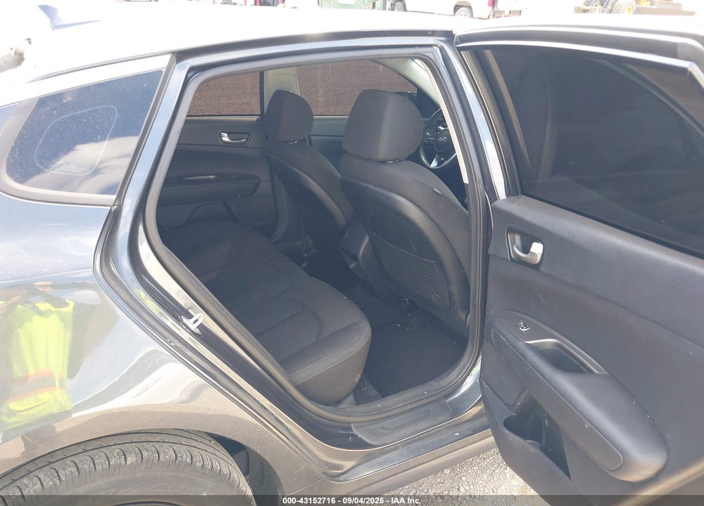 2020 KIA OPTIMA VIN: 5XXGT4L35LG412100