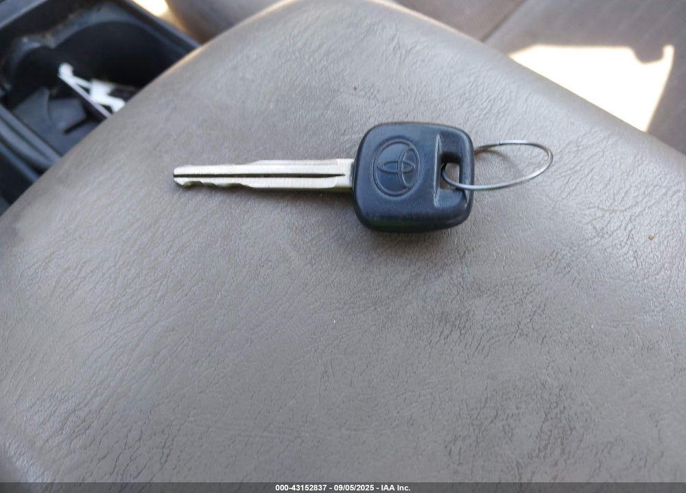 2005 TOYOTA CAMRY VIN: 4T1BE32K45U530462