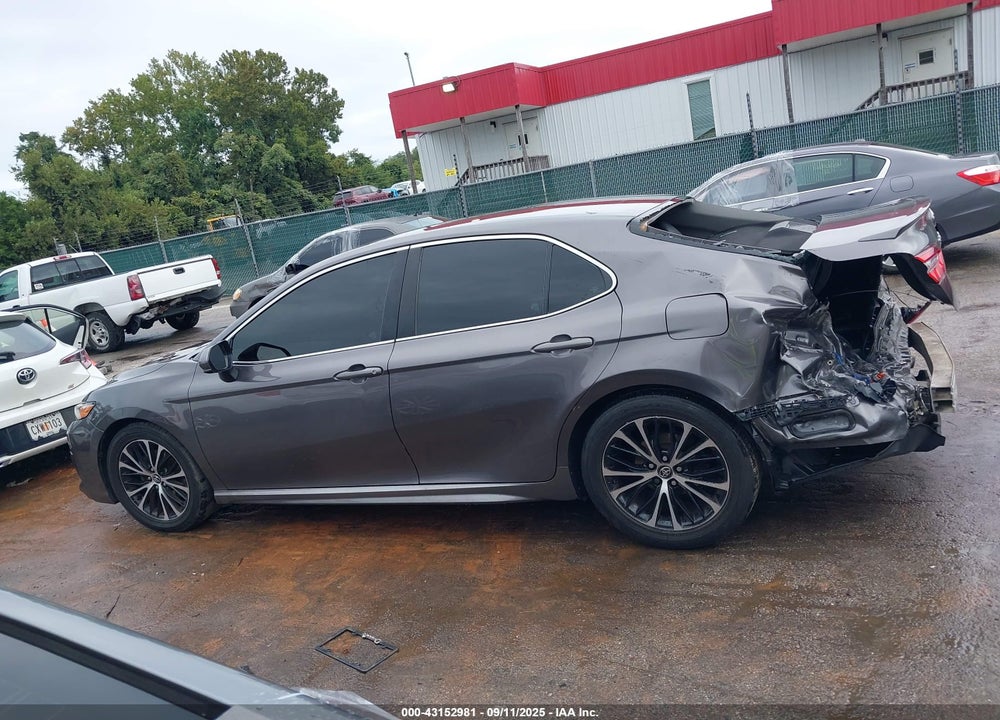 2018 TOYOTA CAMRY SE VIN: 4T1B11HK5JU072769