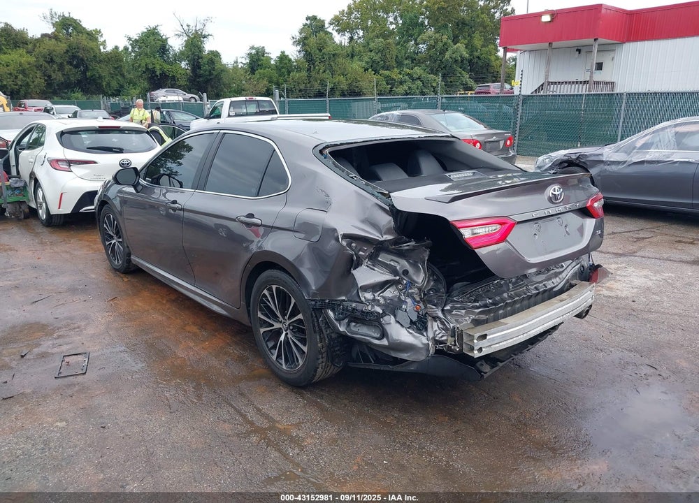 2018 TOYOTA CAMRY SE VIN: 4T1B11HK5JU072769