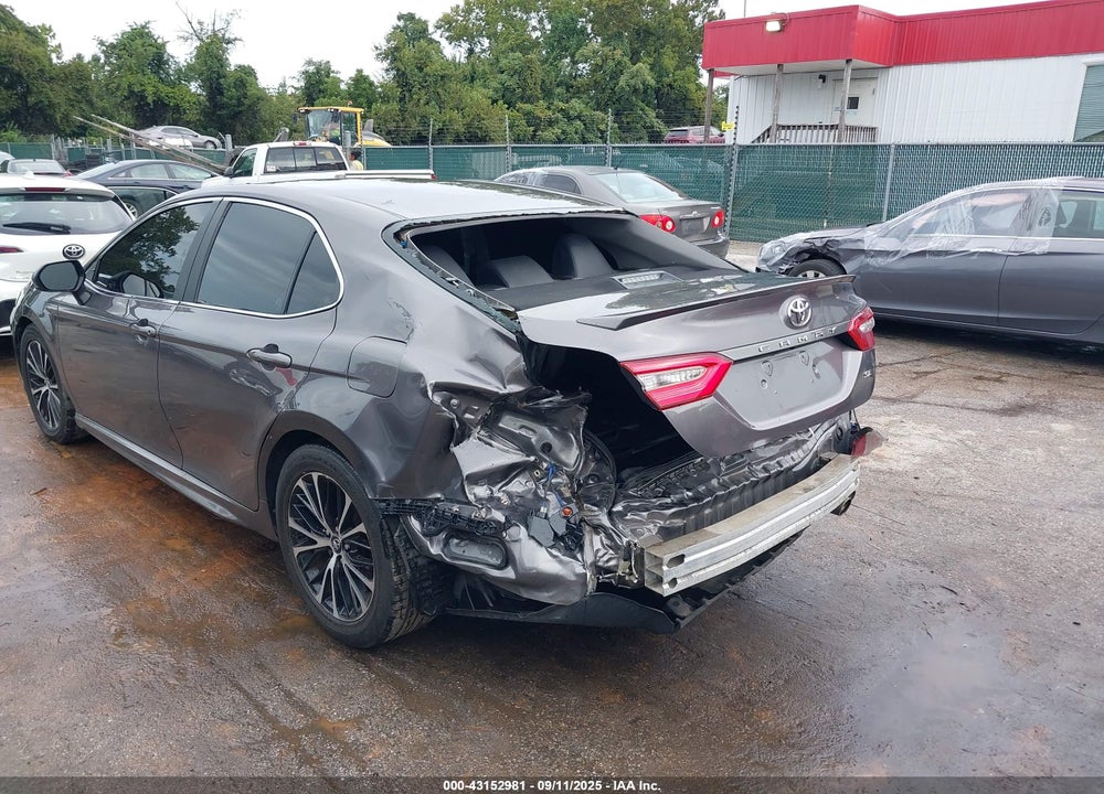 2018 TOYOTA CAMRY SE VIN: 4T1B11HK5JU072769